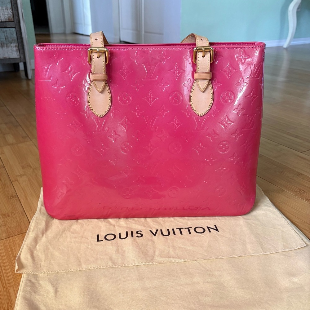 🩷Louis Vuitton Vernis Brentwood Tote In Framboise🩷